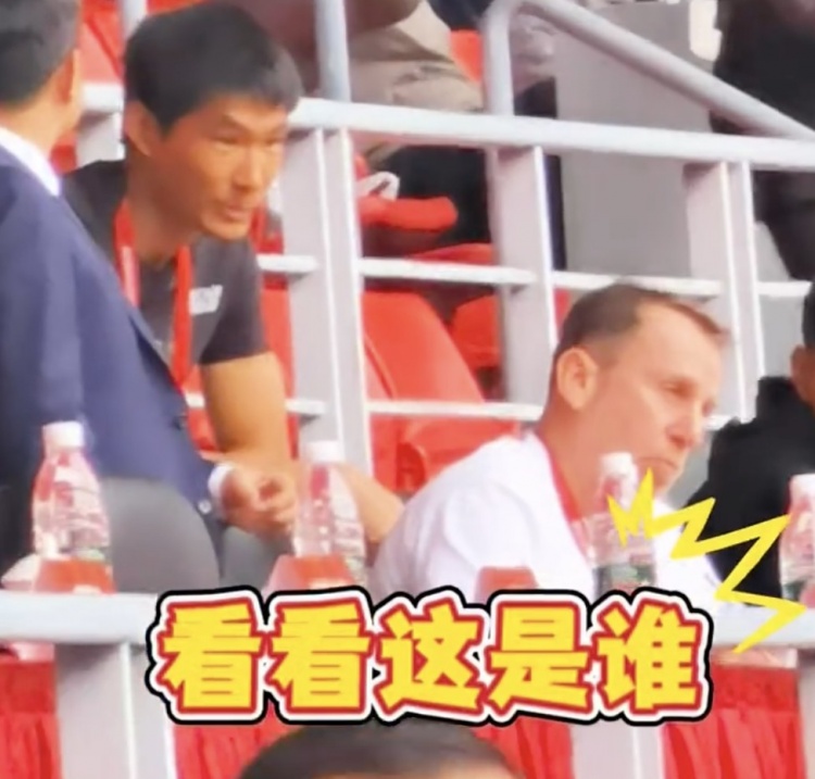 久爾杰維奇現(xiàn)身鹽城，現(xiàn)場(chǎng)觀看中國(guó)U22國(guó)足vs韓國(guó)