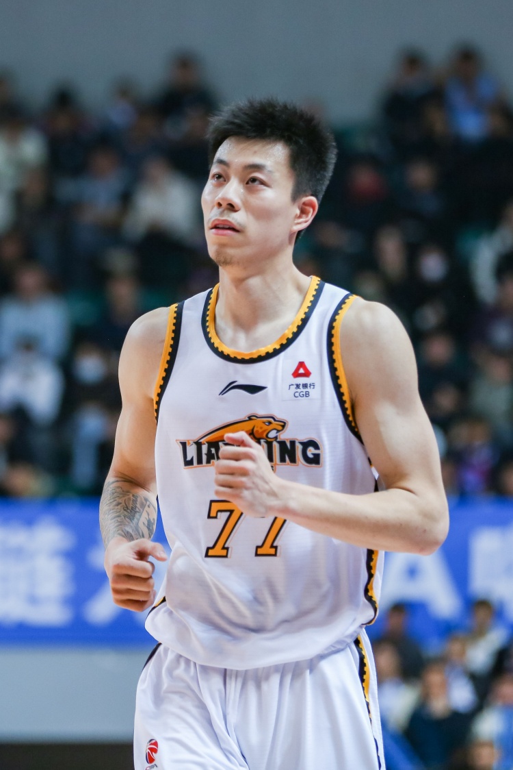 媒體人：張鎮(zhèn)麟、韓德君將因傷缺席今晚對(duì)陣北控的比賽