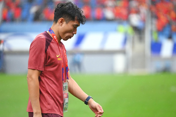 滬媒：單后腰讓國足防守承受更大壓力，若鄭智沒退役或能勝任