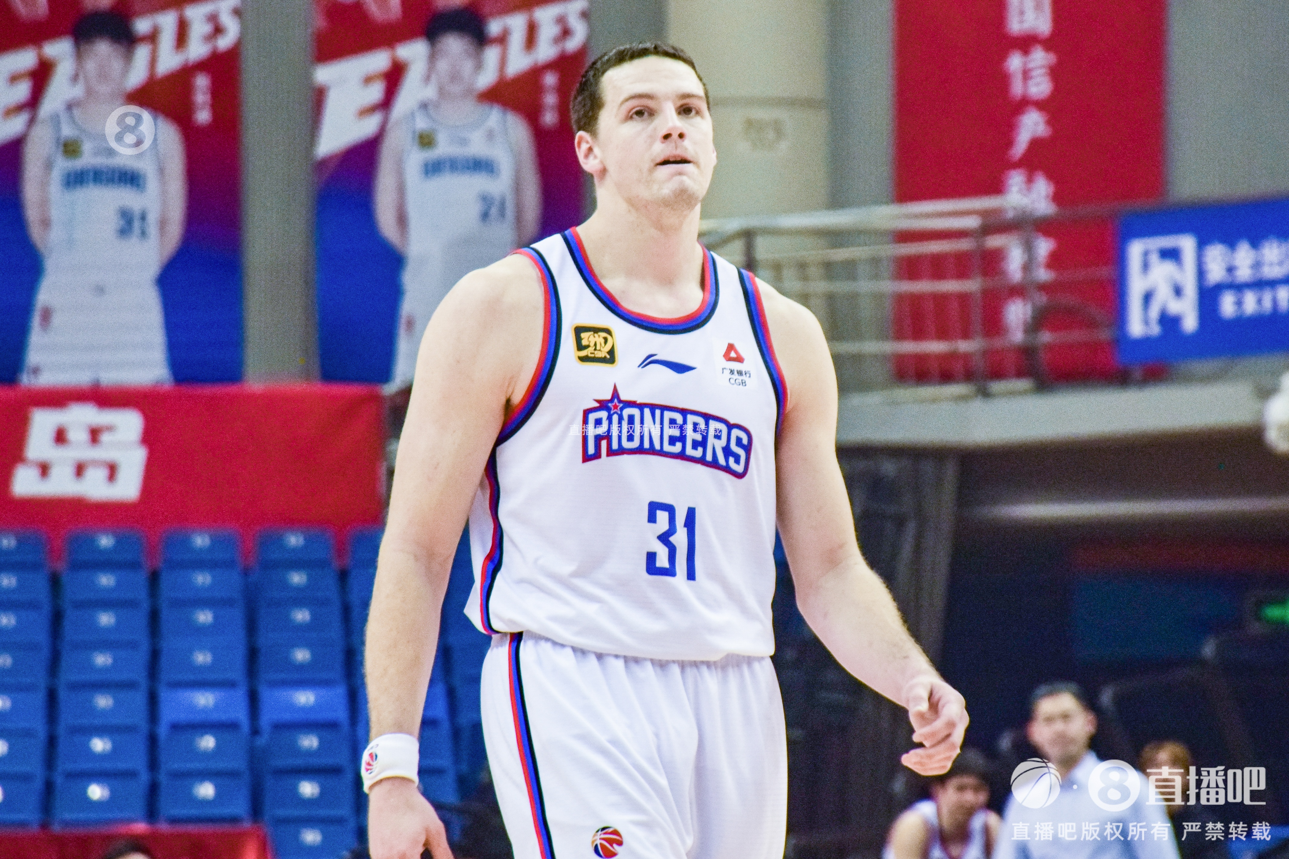 狀態(tài)不對(duì)勁！大衛(wèi)-詹姆斯10中3僅拿7分8板4助 4失誤